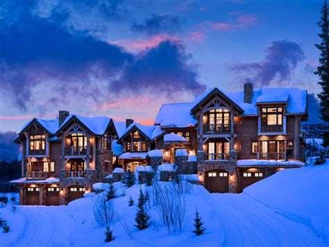 Slopeside Chalets is a two story ski lodge located in the exclusive ...