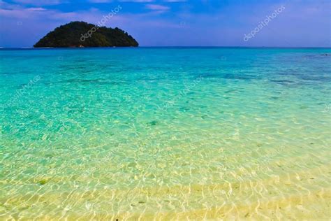 Beautiful of Shallow tropical water and sandy beach at Koh Lipe Stock ...