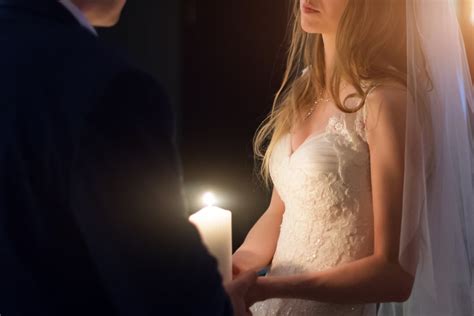 Unglück Jahre alte Braut hat in Hochzeitsnacht Sex Kurz darauf ist sie tot