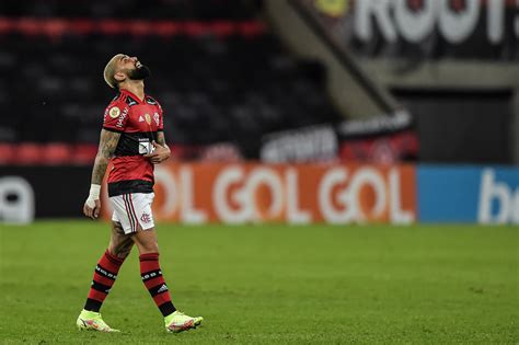 Gabigol desabafa após ser atingido por copo em eliminação do Flamengo