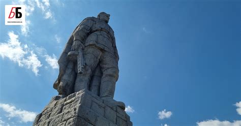 Идва ли ред на Альоша в Пловдив? Общинари официално искат демонтаж ...