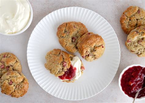 Rabarber Scones Som Er Nemme Og Hurtige At Bage