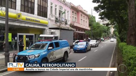 Pol Cia Militar Faz Simula O De Assalto A Banco Em Petr Polis Rj E