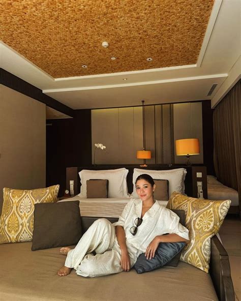 Bukan Umbar Aurat Pakai Bikini Di Bali Naysilla Mirdad Malah Kenakan Baju Sederhana Santun Stylo