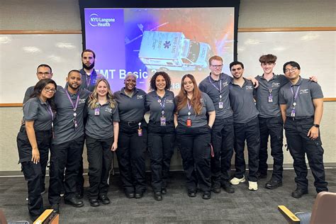 In Sunset Park Nyu Langones Emt Training Program Opens The Door To