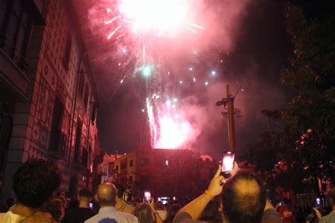 Un Castell De Focs Tradicional Tanca La Festa Major 2023 Viu Molins