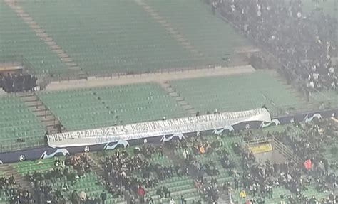 Skriniar Lo Striscione Dei Tifosi L Inter Si Ama E Si Rispetta