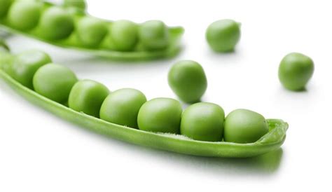 Premium Photo Fresh Green Peas Isolated On White