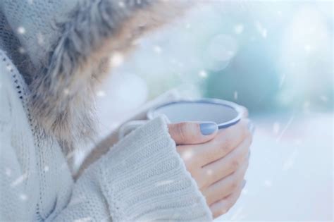 Premium Photo Woman Holding A Mug Of Hot Drink In Winter Outdoors