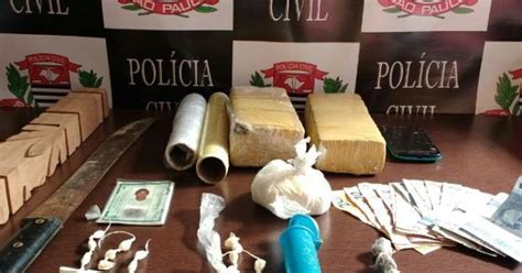 G1 Polícia prende jovem após encontrar droga enterrada no quintal em