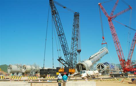 Nghi Son Oil Chemical Refinery Project Successfully Installing Tower