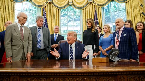 Donald Trump Recibió En La Casa Blanca A Los Astronautas Del Apolo 11