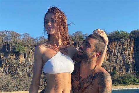 Cintia Dicker Posa De Topless Mostra Barriguinha E Scooby Elogia