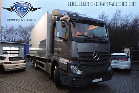 Großes 8 Zoll System im Mercedes Actros B S Car Audio Autohifi Bad