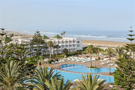 booking maroc   geant du tourisme  lepreuve des paysages