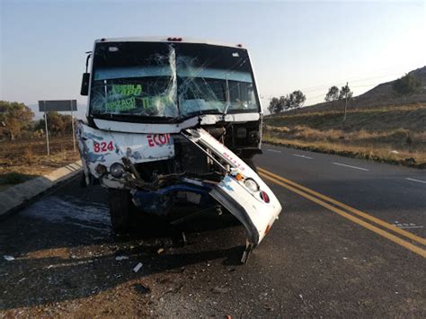 ATAH Impacta contra Tráiler en la Apizaco Tlaxco El chófer huye del lugar