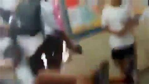 Pitbull invade escola e morde aluno no Rio de Janeiro Vídeo Dailymotion