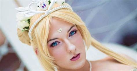 15 Amazing Crossplays Of Men In Girls Costumes