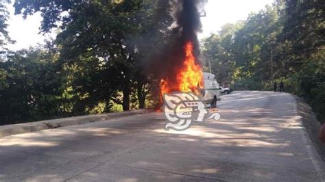 Se Incendia Ambulancia Del Imss En La Carretera Banderilla Jilotepec