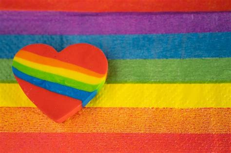 El Mes Del Orgullo De Corazones Coloridos Del Arco Iris Lgbt Celebra