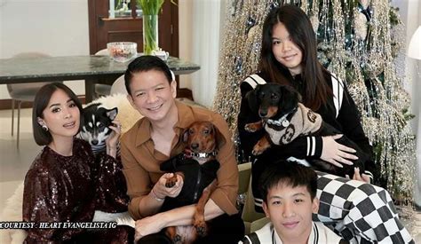 Happy family! Chiz Escudero, Heart Evangelista share Christmas family photo