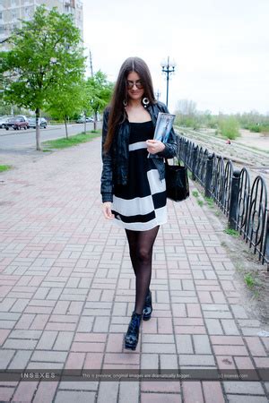 Elegant Brunette Exposing Her Lusciously Formed Legs In XXX Dessert