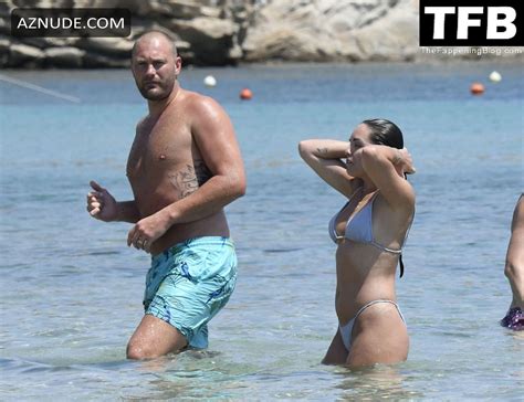 Olympia Valance Sexy Seen Flaunting Her Hot Bikini Body At The Beach In Mykonos AZNude