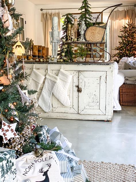 9 Easy Neutral Christmas Decor Ideas For A Cozy Christmas Robyns