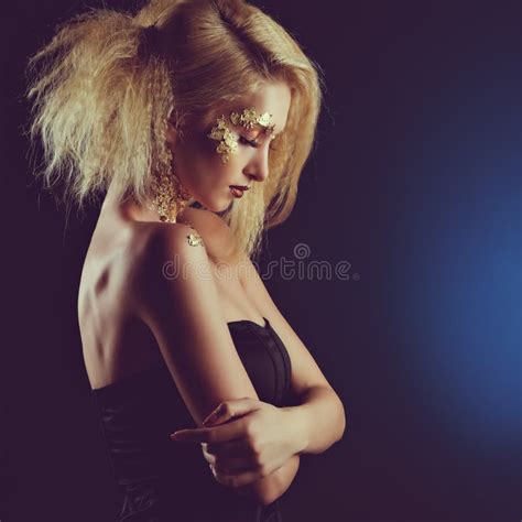 Profil De La Jeune Femme Sexy Blonde Fascinante D Isolement Sur Le Blanc Photo Stock Image Du