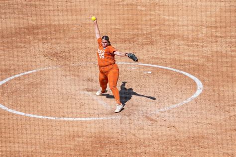 No 1 Texas Softball Powers Past Northwestern Improves To 2 0 In Ncaa