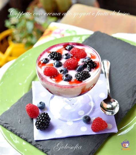 Coppette Con Crema Allo Yogurt E Frutti Di Bosco Fresche E Golose