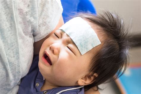 Bayi Demam Naik Turun Apakah Bahaya Hello Sehat