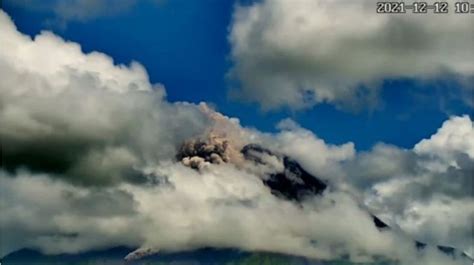 Awas Gunung Merapi Luncurkan Awan Panas Guguran Sejauh 2 000 Meter