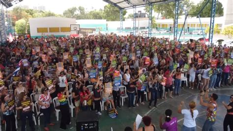 Professores Municipais De Fortaleza Param Atividades Em Protesto Por