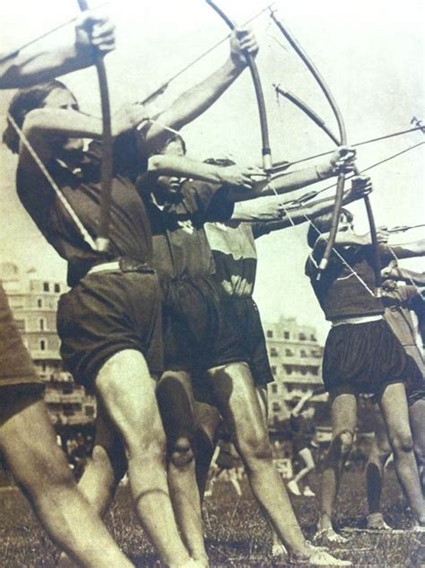 34 Vintage Photos Of Beautiful Women Archers From The Mid 20th Century