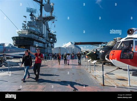 Intrepid aircraft carrier museum hi-res stock photography and images - Alamy