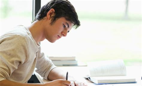 Student církevní školy napsal esej Gay manželství je báječné Pomocí biblických textů v ní