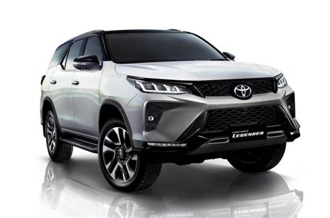 Heres Your First Look At The India Bound 2021 Toyota Fortuner Facelift