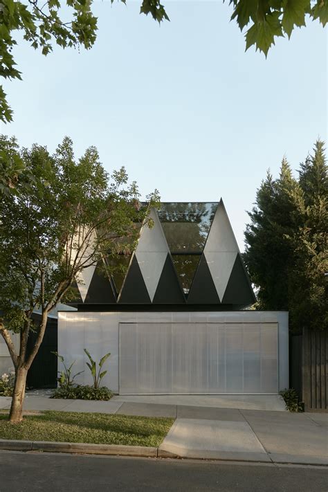 Architecture experts explain what makes the summit house design unique 25