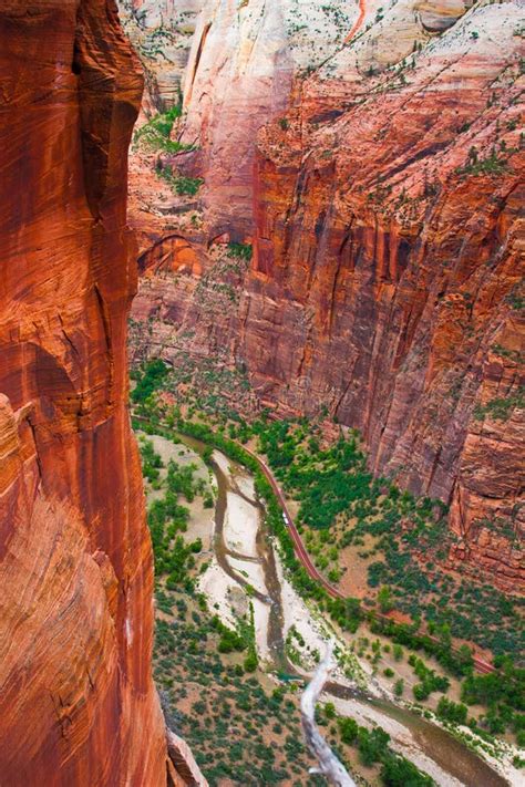 Acantilado Rojo De La Roca En Zion National Park Utah Foto De Archivo