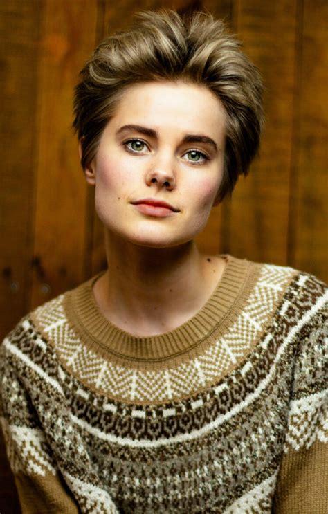 Hot Sexy Elizabeth Cullen Bikini Pics