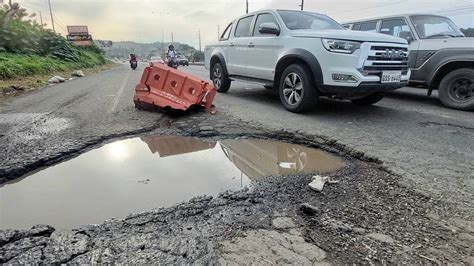 M S De Baches Complican El Tr Nsito En La Av Le N Febres Cordero