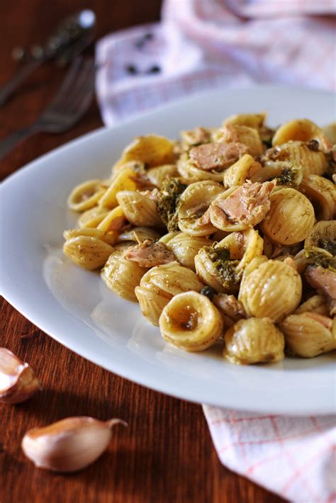 ORECCHIETTE CON TONNO CAPPERI E PESTO DI FINOCCHIETTO