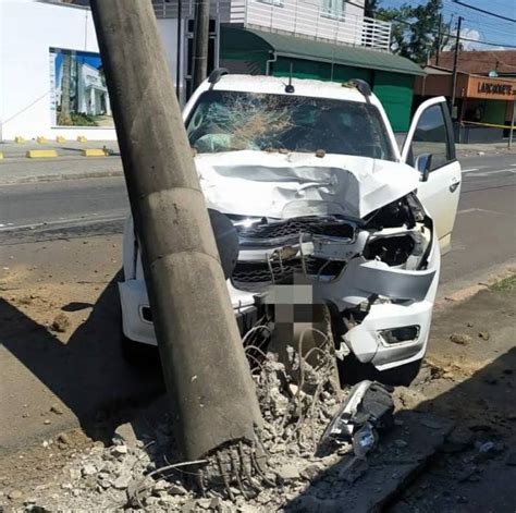 Carro Colide Contra Poste Em Timb Misturebas News