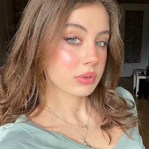 Anastasia Shyk Instagram Tiktok Linktree