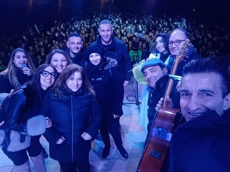 Tortora Grande Successo Per Cece Barretta In Concerto Bagno Di Folla