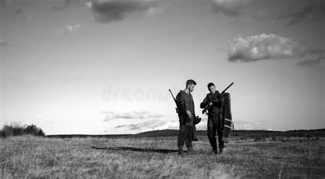 Cazadores Con Escopeta En Caza Calibres De Rifles De Caza Cazadores