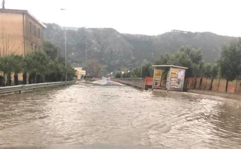 Maltempo In Calabria Disagi E Allagamenti Lungo La S S 106 Ciavula