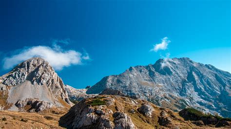 Los Alpes Cárnicos En Un Colorido Día De Otoño Foto De Stock Y Más