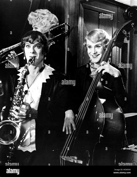 Some Like It Hot Tony Curtis Jack Lemmon Stock Photo Alamy